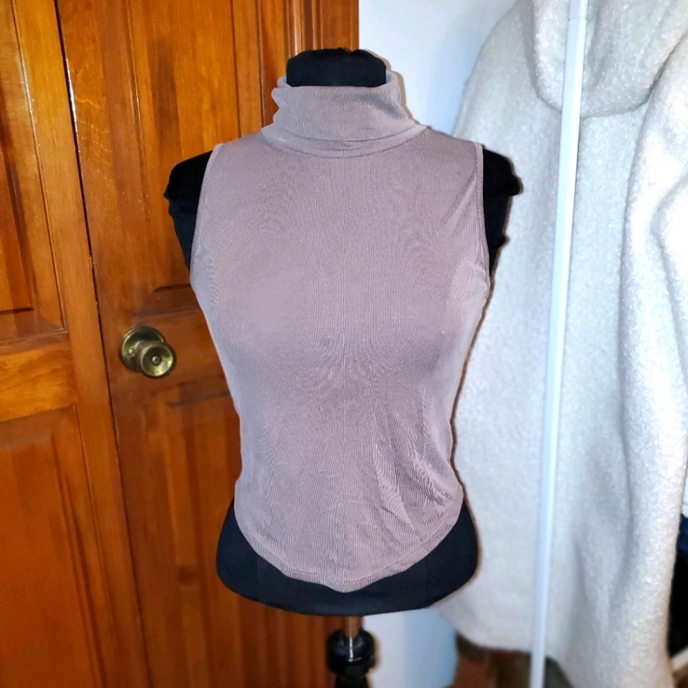 Turtle neck crop top